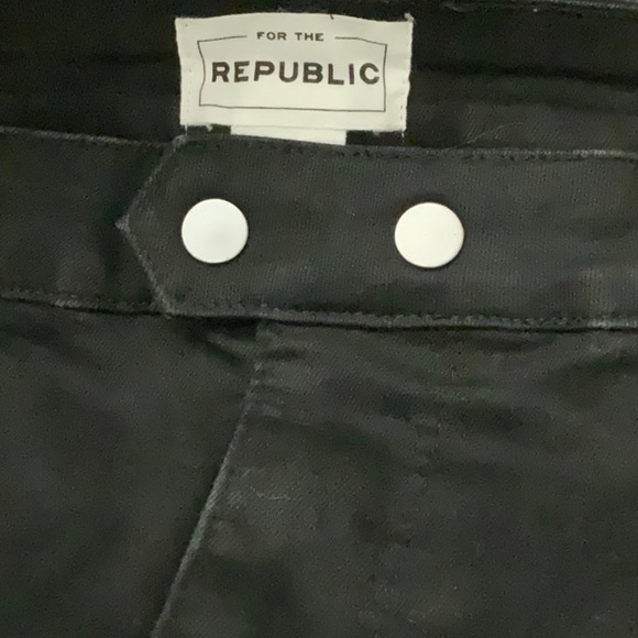 For THE REPUBLIC black relaxed fit denim pants with side hem zippers. Size 12 - Picture 10 of 10